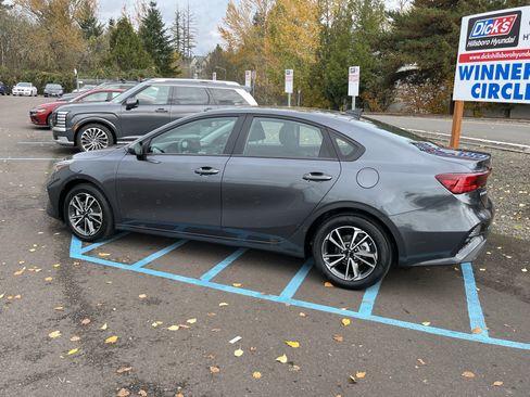 Used 2024 Kia Forte LXS image 3