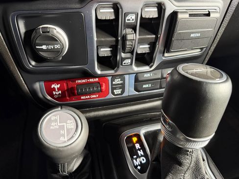 Used 2024 Jeep Gladiator Rubicon image 12