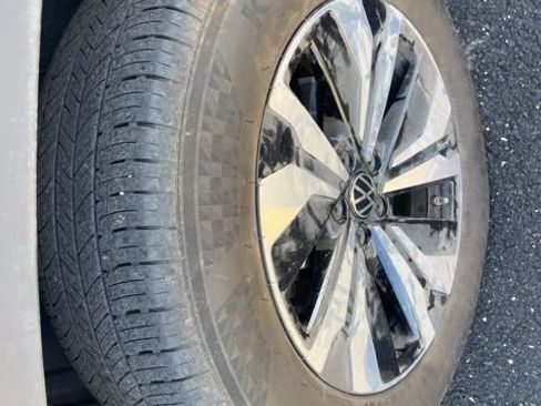 Used 2024 Volkswagen Atlas SE image 8