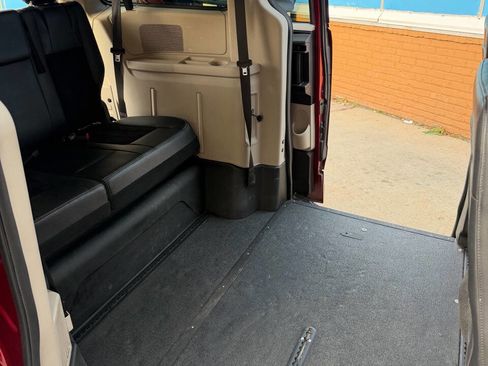 Used 2014 Dodge Grand Caravan SXT image 15