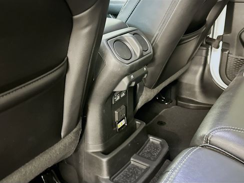 Used 2021 Jeep Wrangler Sahara image 28