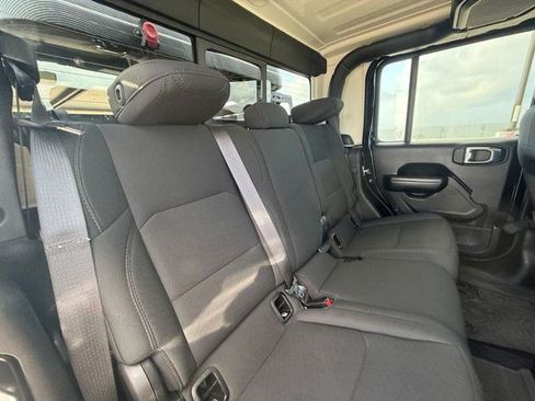 Used 2022 Jeep Gladiator Sport AWD/4WD image 17