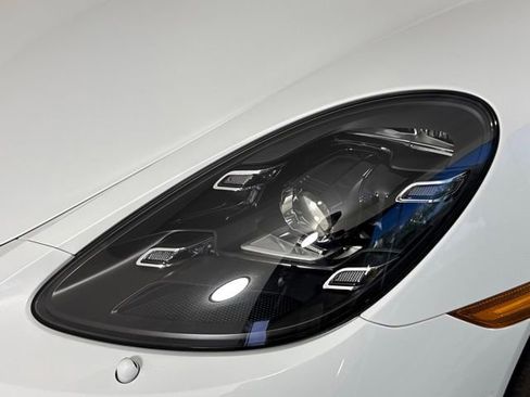 Used 2022 Porsche 718 Boxster RWD image 10