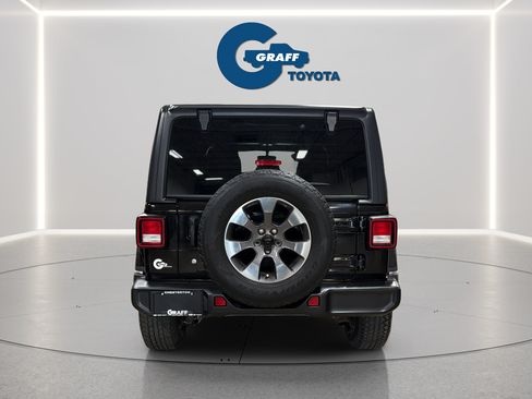Used 2018 Jeep Wrangler Unlimited Sahara AWD/4WD image 9