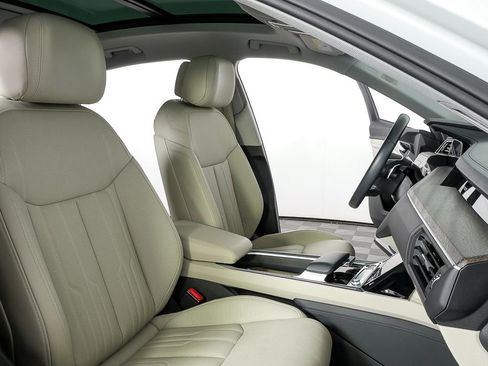 Used 2021 Audi e-tron Prestige w/ Prestige Package image 24