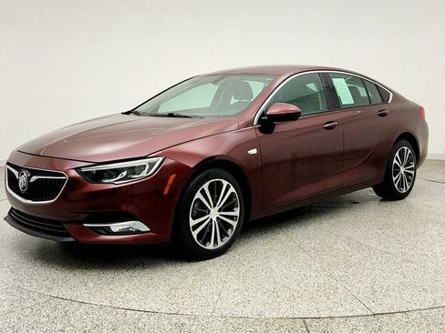 Used 2018 Buick Regal Essence w/ Driver Confidence Package #1 FWD image 1