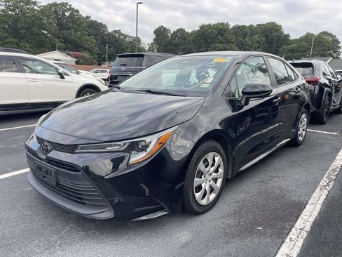 Used 2025 Toyota Corolla LE FWD image 7