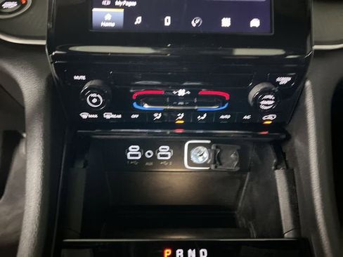 Used 2024 Jeep Grand Cherokee Laredo image 17