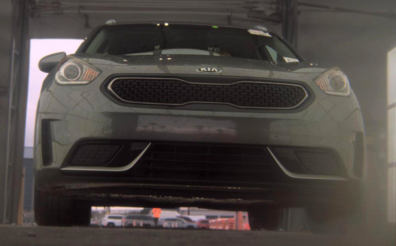 Used 2017 Kia Niro LX FWD image 3