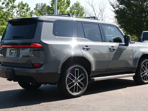 Used 2025 Lexus GX 550 w/ Accessory Package (Z1) AWD/4WD image 9