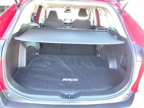 Used 2021 Toyota RAV4 LE w/ Carpet Mat Package (TMS) AWD/4WD image 38