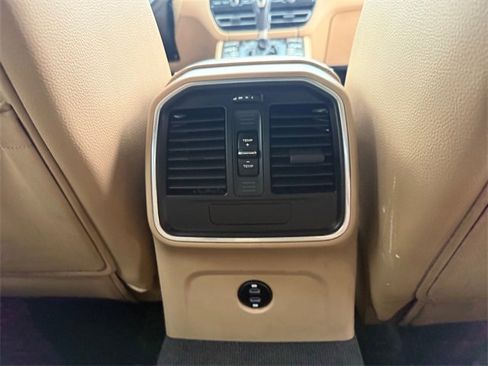 Used 2021 Porsche Macan image 26