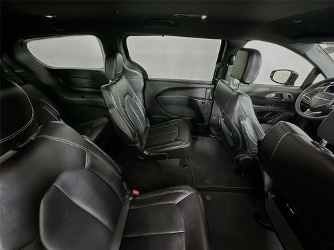 Used 2025 Chrysler Pacifica Select FWD image 27