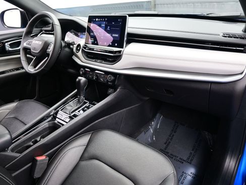 Used 2025 Jeep Compass Limited image 14