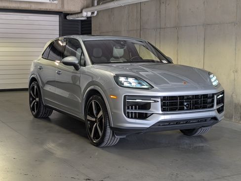 Certified 2025 Porsche Cayenne S AWD/4WD image 11