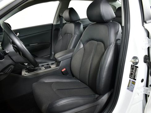 Used 2020 Kia Optima S image 9