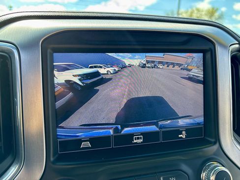 Used 2021 GMC Sierra 2500 SLE w/ SLE Value Package; AWD/4WD image 4