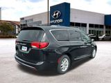 Used 2020 Chrysler Pacifica Touring-L image 5