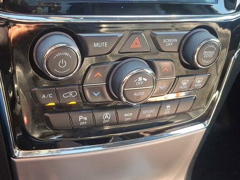 Used 2019 Jeep Grand Cherokee Overland image 18