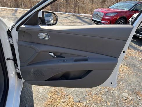 Certified 2022 Hyundai Elantra SEL image 10