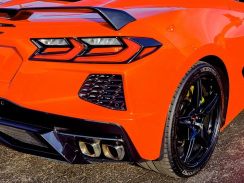 Used 2021 Chevrolet Corvette Stingray Premium Conv w/ Z51 Performance Package RWD image 17