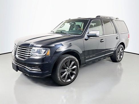 Used 2016 Lincoln Navigator Reserve AWD/4WD image 3