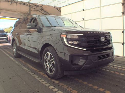 Used 2025 Ford Expedition Max Active AWD/4WD image 2
