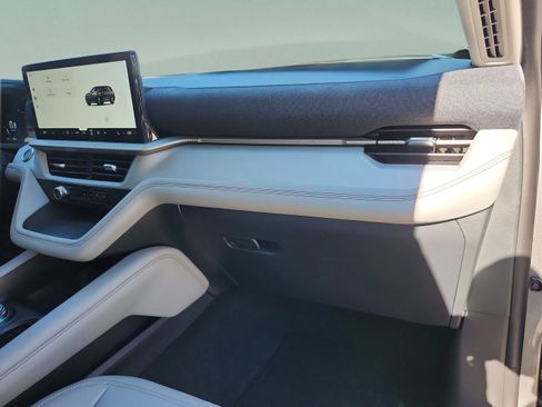 New 2026 Ford Explorer Active w/ Active Comfort Package image 19