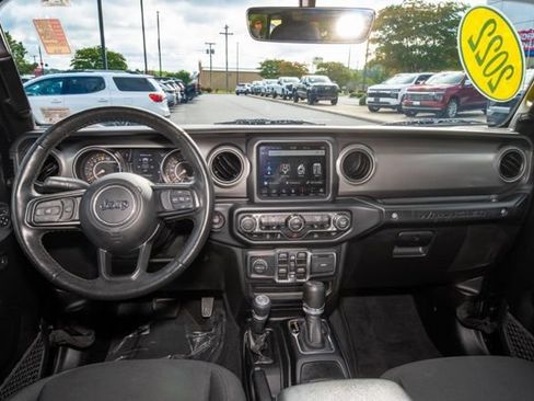 Used 2022 Jeep Wrangler Unlimited Sport w/ Sun And Sound Package AWD/4WD image 16