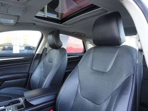 Used 2019 Ford Fusion Titanium image 13