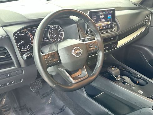 Used 2025 Nissan Rogue SV FWD image 13