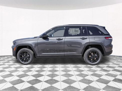 New 2025 Jeep Grand Cherokee Altitude image 13