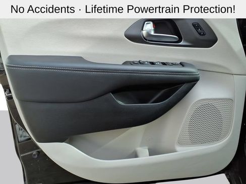 Used 2024 Chrysler Pacifica Touring-L FWD image 10