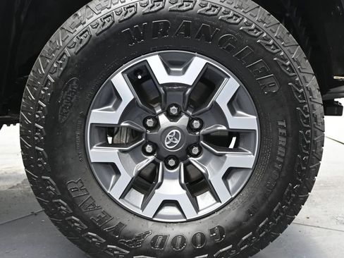 Used 2023 Toyota Tacoma TRD Off-Road AWD/4WD image 6