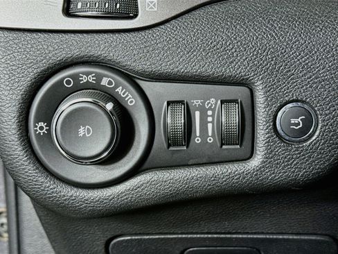Used 2020 Jeep Cherokee Limited AWD/4WD image 10