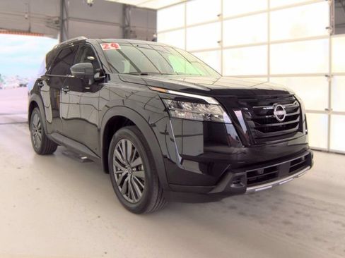 Used 2024 Nissan Pathfinder SL w/ SL Premium Package AWD/4WD image 1