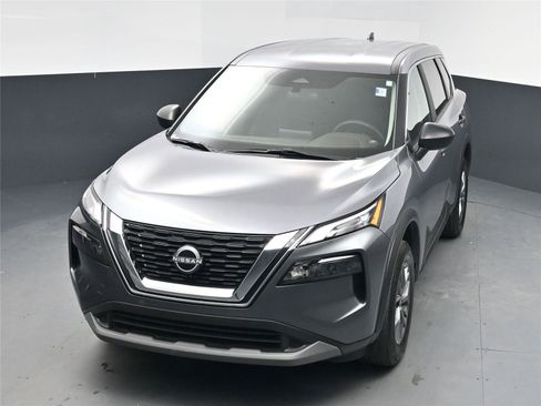 Used 2023 Nissan Rogue S image 9