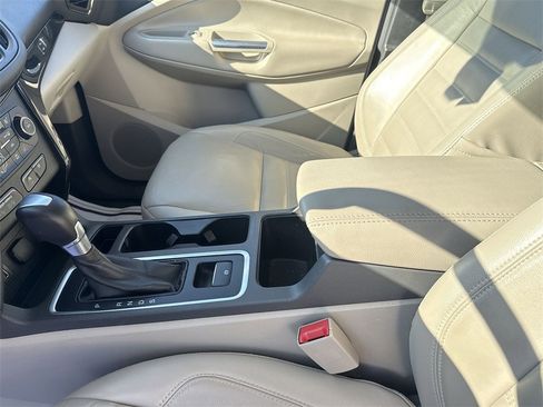 Used 2017 Ford Escape Titanium image 22