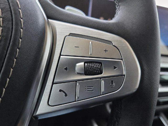 Used 2027 BMW X7 xDrive40i AWD/4WD image 24
