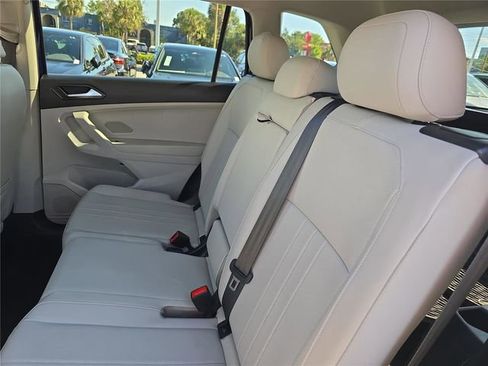 Used 2022 Volkswagen Tiguan SE FWD image 12