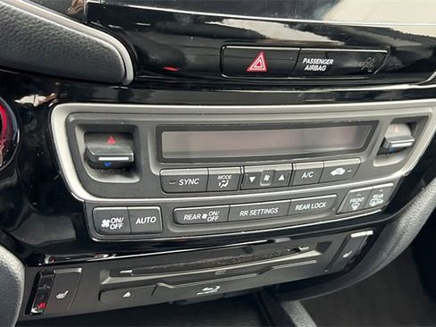 Used 2019 Honda Pilot Touring image 27