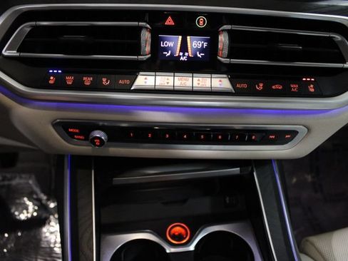 Used 2021 BMW X7 M50i w/ Dynamic Handling Package AWD/4WD image 36