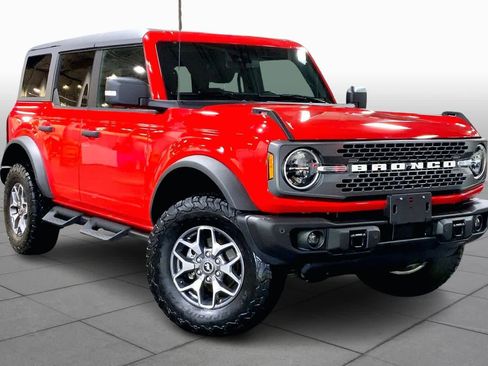Used 2023 Ford Bronco Badlands image 2
