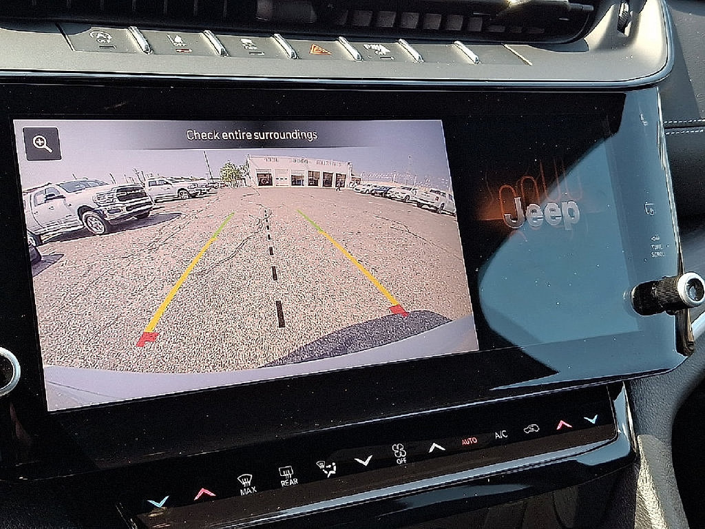 Used 2026 Jeep Grand Cherokee Altitude AWD/4WD image 19