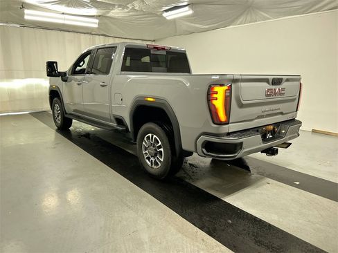 Used 2024 GMC Sierra 2500 AT4 w/ Technology Package image 7