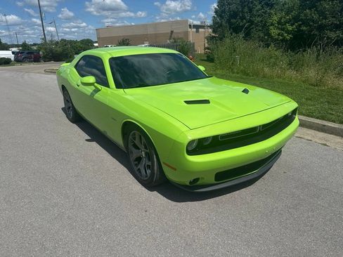 Used 2015 Dodge Challenger R/T w/ Quick Order Package 28B R/T RWD image 2