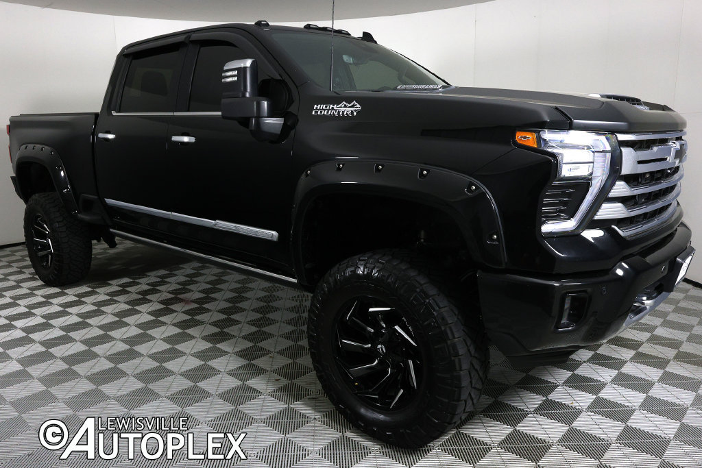 Used 2025 Chevrolet Silverado 2500 High Country w/ High Country Premium Package AWD/4WD image 3