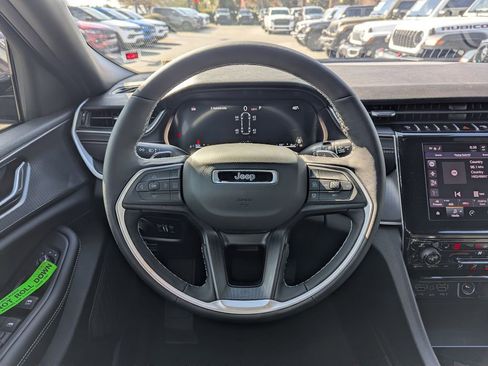 New 2025 Jeep Grand Cherokee L Altitude AWD/4WD image 17