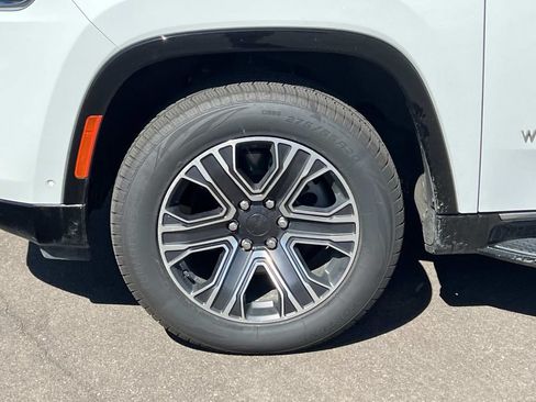 Certified 2024 Jeep Wagoneer Series II AWD/4WD image 11