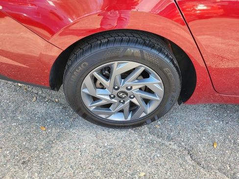 Used 2024 Hyundai Elantra SEL FWD image 7